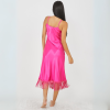 PEYTON Φούξια σατέν υφής μίντι ελαφρώς μεσάτο νυχτικό με κρόσσια στο τελείωμα και V ντεκολτέ