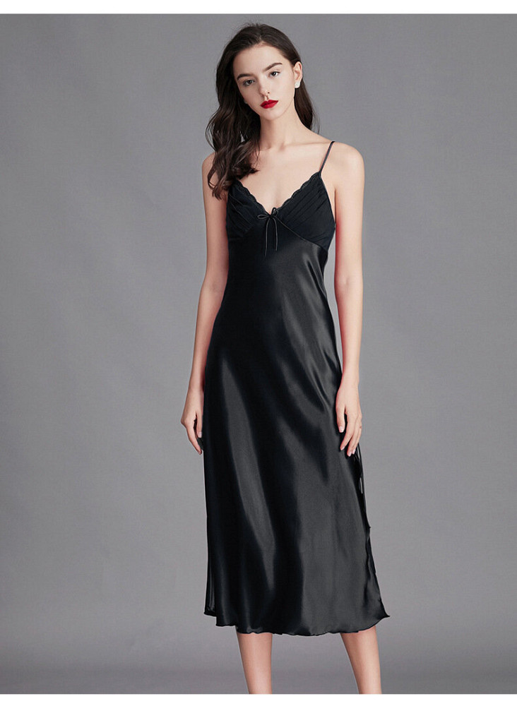 ANIKA Σατέν υφής μάξι νυχτικό με λεπτές τιράντες, βαθύ σουρωμένο μπούστο με φιογκάκι & ελαφρώς μεσάτο