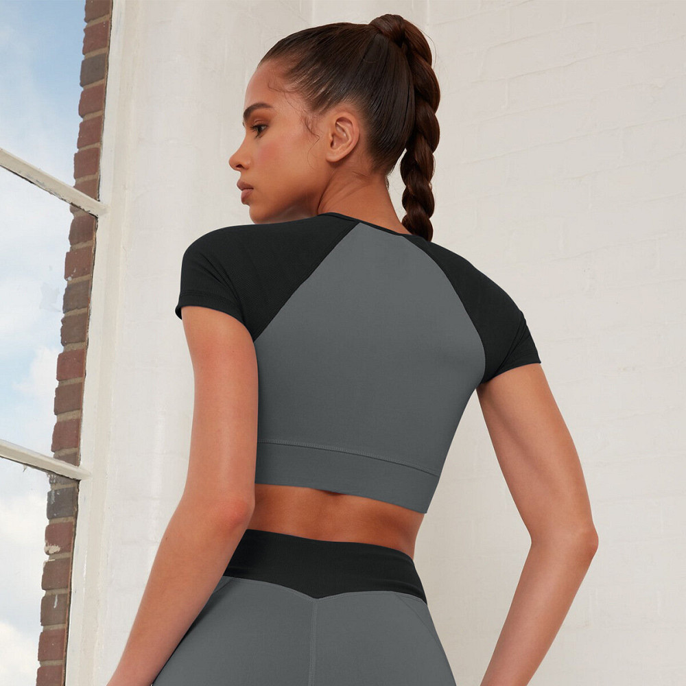 LORENA Αθλητικό διπλό κοντομάνικο κροπ μπουστάκι με μανικάκια και άνοιγμα στο μπούστο