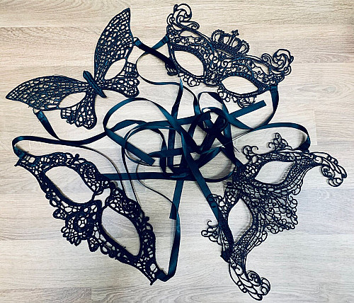 CORONA Πλεκτή μάσκα με σχέδιο Κορώνα για ερωτικά παιχνίδια