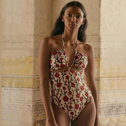 SUMMER BLOSSOM Ολόσωμο μαγιό με κοψίματα, λουλουδάτα σχέδια και παρεό