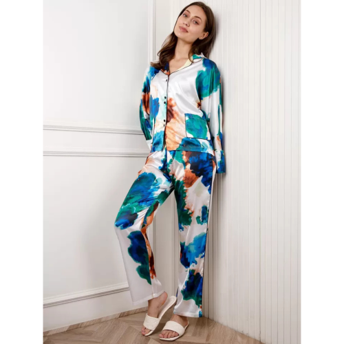 FAITH Πολύχρωμη σατέν υφής πιτζάμα με μακρυμάνικη πουκαμίσα με τσεπάκια και ασορτί παντελόνι