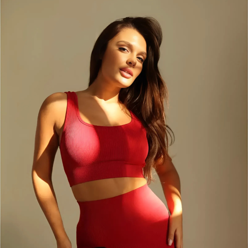 ROZA Αθλητικό μπουστάκι κροπ τοπ με ανοιχτό λαιμό, πλέξη ριμπ και χοντρή τιράντα