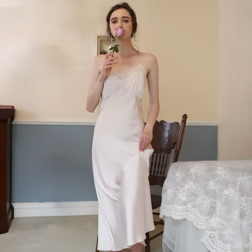 CINNAMON Νυχτικό σατέν υφής με δαντελένιο τελείωμα