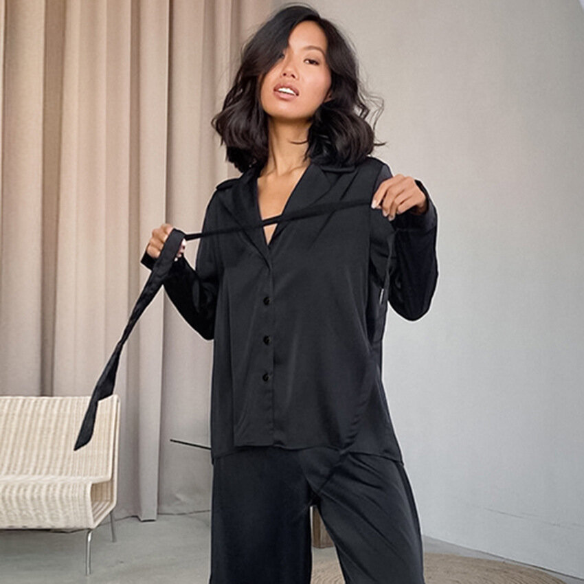 ROMINA Σατέν υφής σετ πιτζάμες με πουκαμίσα με δέσιμο στα μανίκια & παντελόνα με ανοίγματα στο πλάι