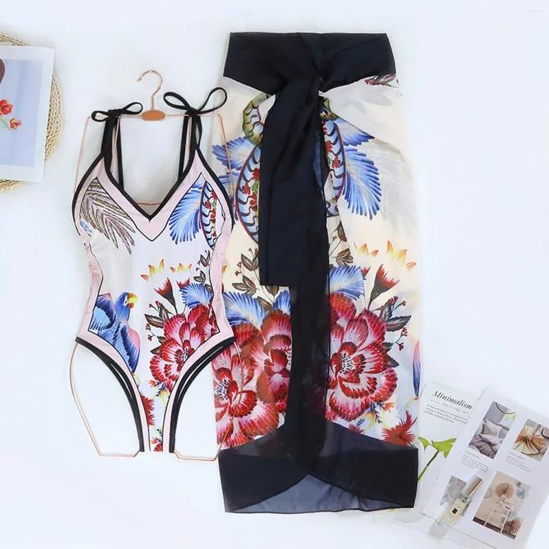 CHAYA Ολόσωμο Μαγιό με πολύχρωμο γιαπωνέζικο λουλουδάτο τύπωμα και επένδυση