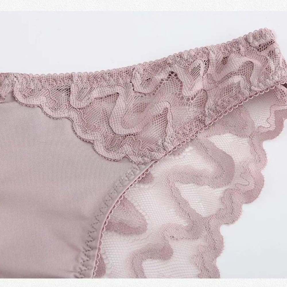 PENELOPE Σετ εσώρουχων με σουτιέν με μπανέλα, επένδυση, κυματιστή δαντέλα στο τελείωμα & ημιδιάφανο εσώρουχο