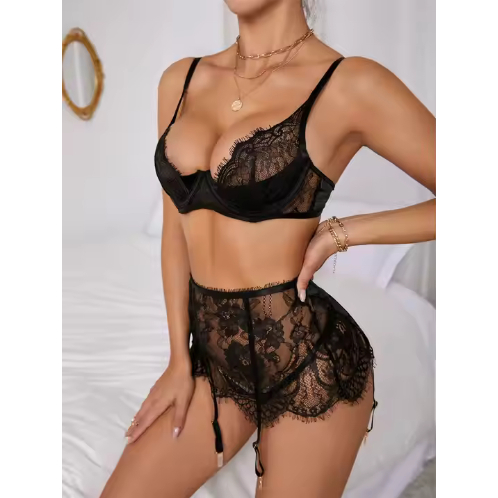 GIGI Σετ εσωρούχων, σουτιέν με σατέν και δαντέλα με μπανέλα, στρινγκ και ψηλόμεση ζαρτιέρα