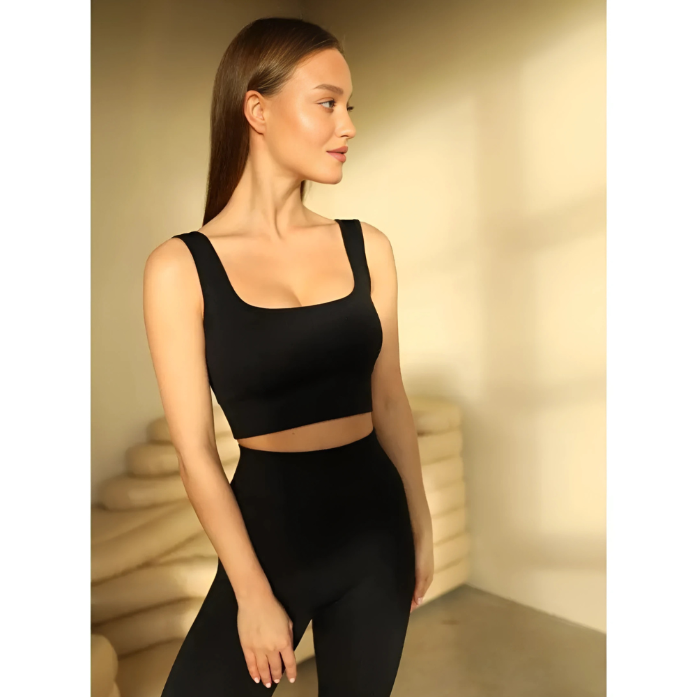 ROZA Αθλητικό μπουστάκι κροπ τοπ με ανοιχτό λαιμό, πλέξη ριμπ και χοντρή τιράντα