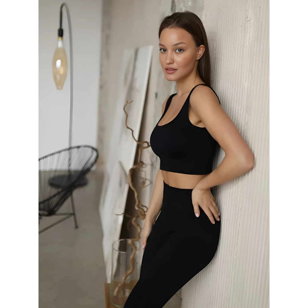 ROZA Αθλητικό μπουστάκι κροπ τοπ με ανοιχτό λαιμό, πλέξη ριμπ και χοντρή τιράντα